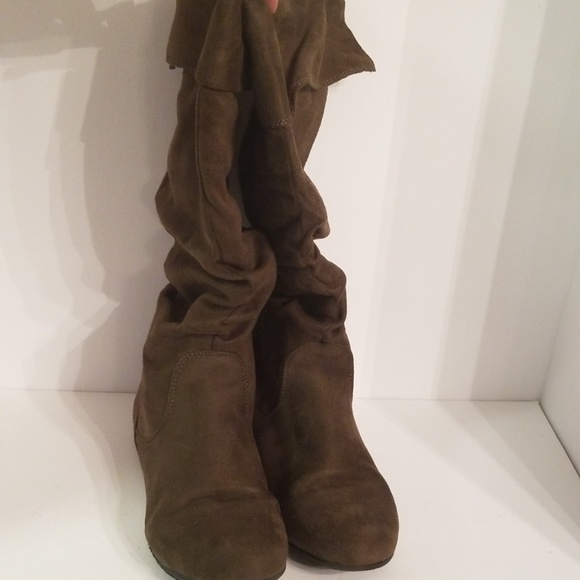 Boots - Picture 2 of 4